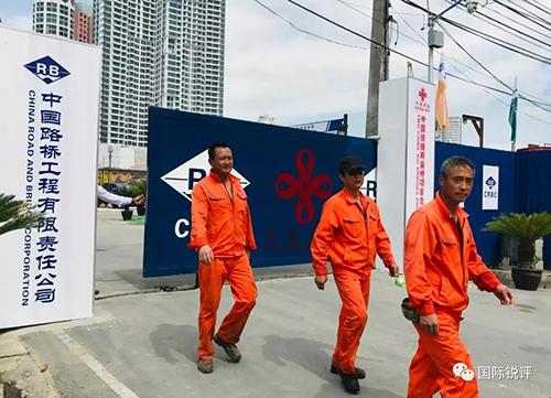 中國助力菲律賓實施許多民生項目。這是正在建設中的中國經援兩座橋項目，有助于緩解首都馬尼拉的擁堵難題。（圖片來源：中央廣播電視總臺央視新聞）